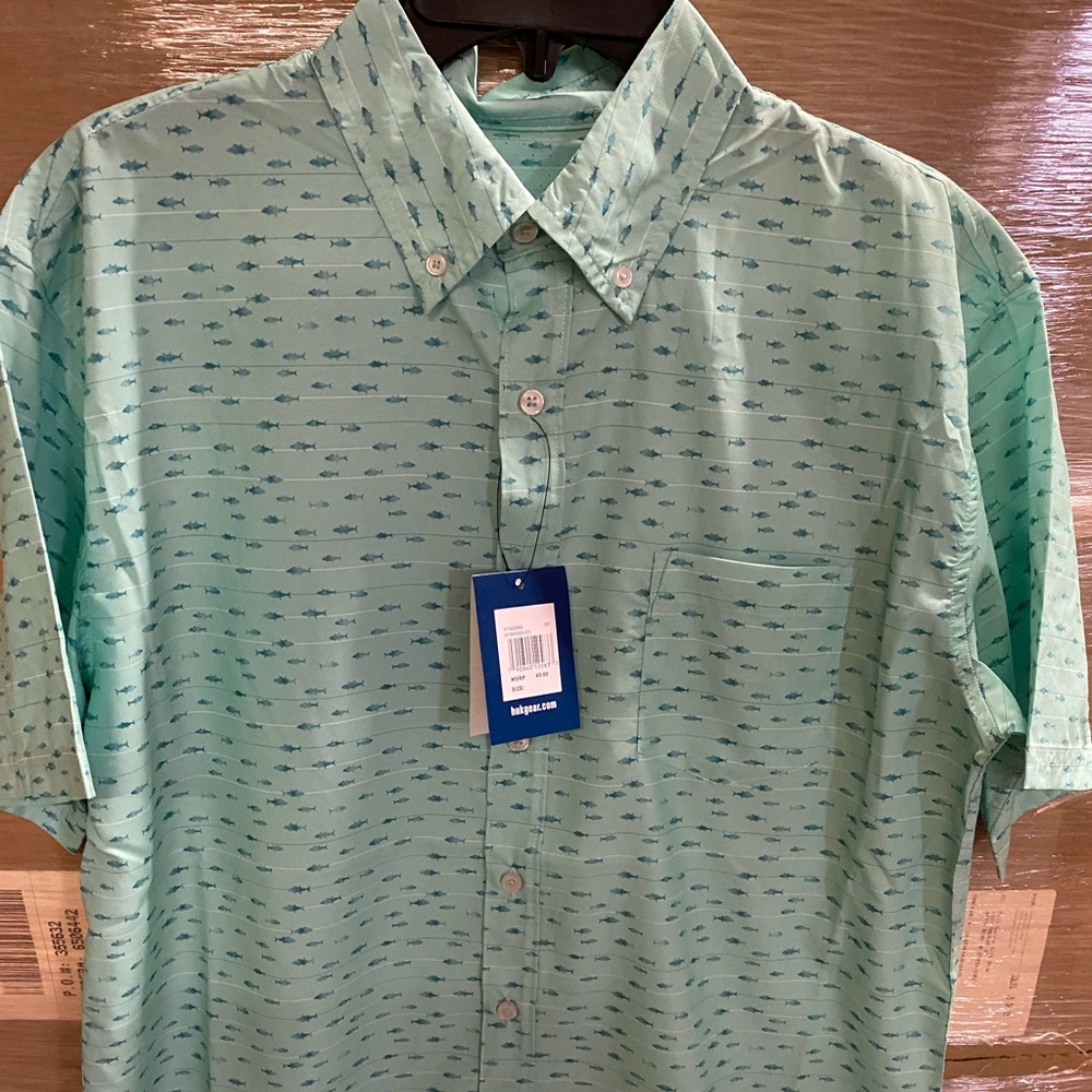 HUK fishing button up shirt Size M